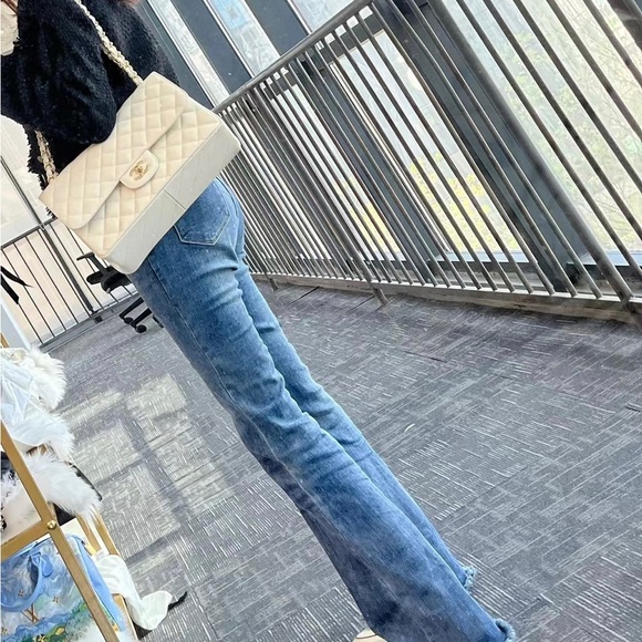 Chanel Classic Flap - Jumbo - Picture 3 of 3